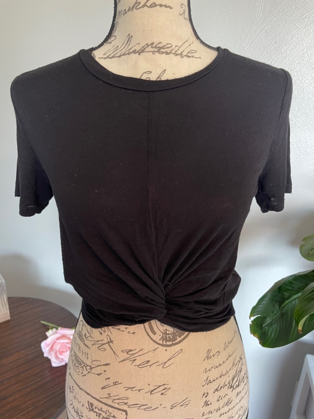 Heart & Hips Black Twist Front Crop Top Size Medium Y2K Casual